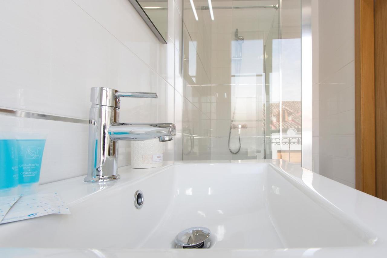 Hostal La Numantina Logrono Bagian luar foto