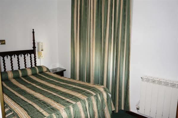 Hostal La Numantina Logrono Bagian luar foto