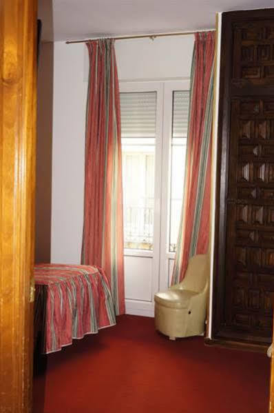 Hostal La Numantina Logrono Bagian luar foto